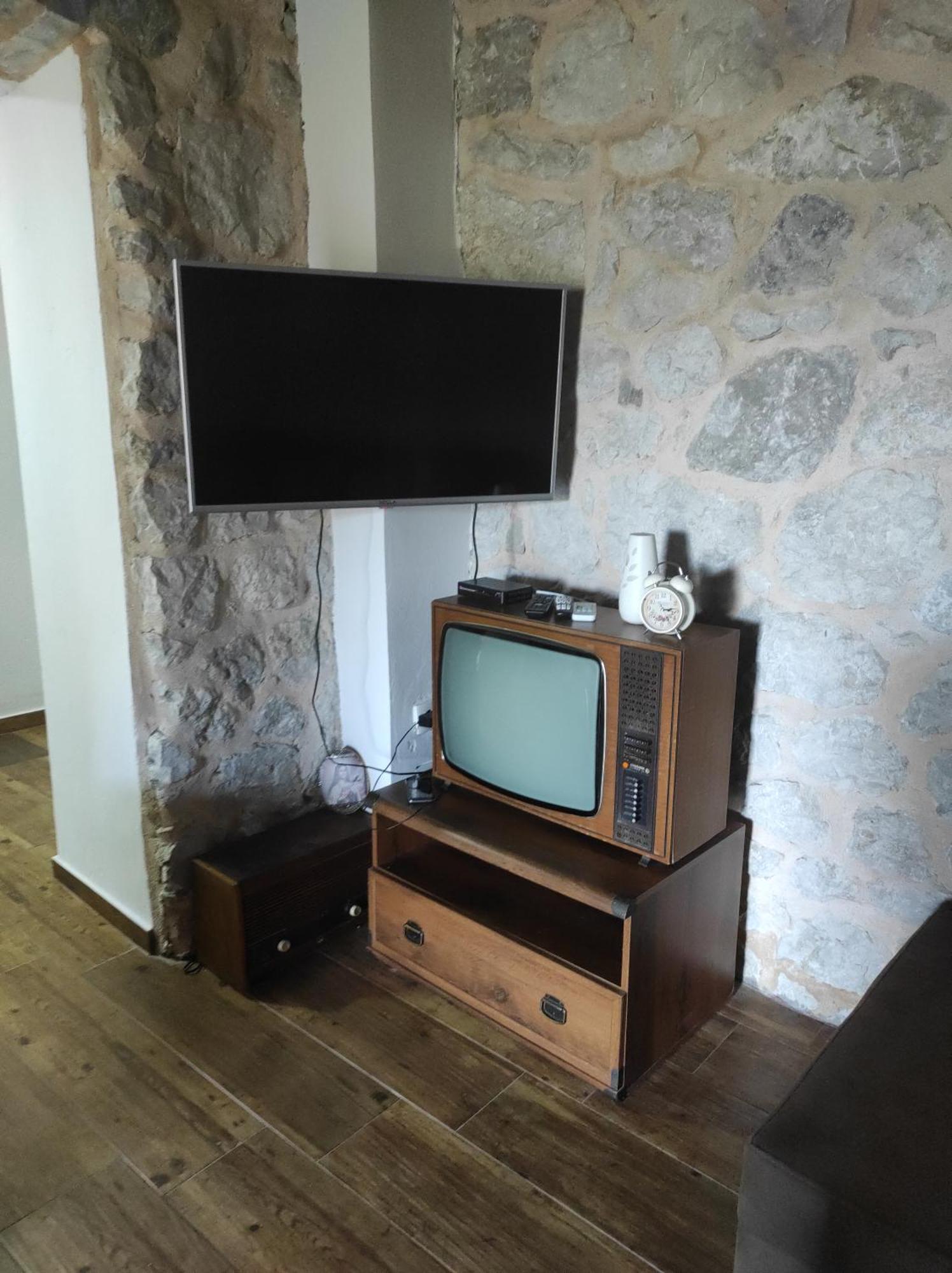 Rustic Stone House Villa Bar Room photo